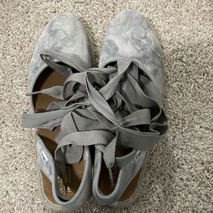 Gently used Tom wrapped around sandals